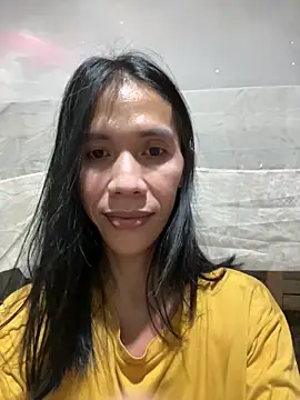 Snapshot of bellaUtops chatting on 04/21/26, 03:57 bellaUtops online show from 04/21/26, 03:57