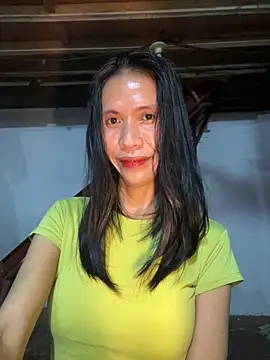 Snapshot of bellaUtops chatting on 05/23/26, 02:10 bellaUtops online show from 05/23/26, 02:10