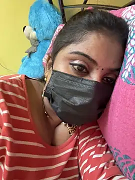 Snapshot of Tamil_Hot_Varshu chatting on 12/14/25, 03:06 Tamil Hot Varshu online show from 12/14/25, 03:06