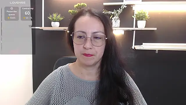 Snapshot of Lauryn_Jones chatting on 04/21/26, 04:56 Lauryn Jones online show from 04/21/26, 04:56
