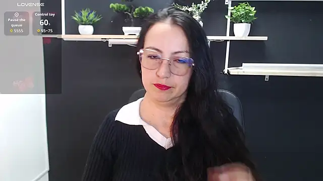 Snapshot of Lauryn_Jones chatting on 04/25/26, 05:21 Lauryn Jones online show from 04/25/26, 05:21