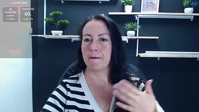 Snapshot of Lauryn_Jones chatting on 06/20/26, 07:16 Lauryn Jones online show from 06/20/26, 07:16