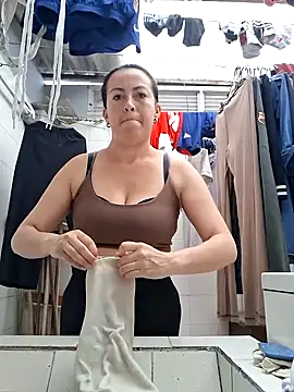 Snapshot of Lauryn_Jones chatting on 07/02/26, 06:47 Lauryn Jones online show from 07/02/26, 06:47