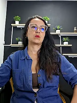 Snapshot of Lauryn_Jones chatting on 07/10/26, 05:48 Lauryn Jones online show from 07/10/26, 05:48