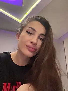 Muna Luu online show from 10/31/25, 10:11