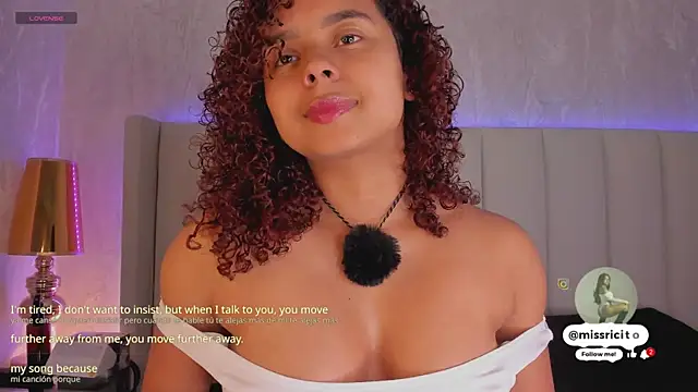 Snapshot of LaraCurls chatting on 11/29/25, 11:46 LaraCurls online show from 11/29/25, 11:46