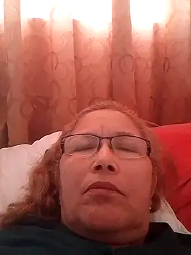 Snapshot of Cessi50 chatting on 11/05/25, 09:15 Cessi50 online show from 11/05/25, 09:15