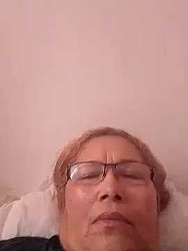 Snapshot of Cessi50 chatting on 11/08/25, 04:40 Cessi50 online show from 11/08/25, 04:40