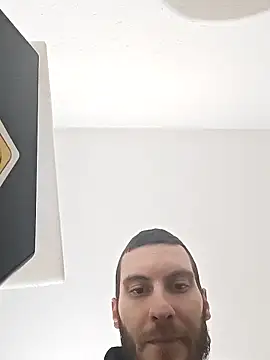 Snapshot of Zoomorris chatting on 12/16/25, 04:23 Zoomorris online show from 12/16/25, 04:23