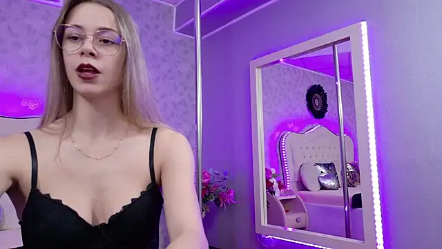 GracieCute online show from 11/25/25, 04:56