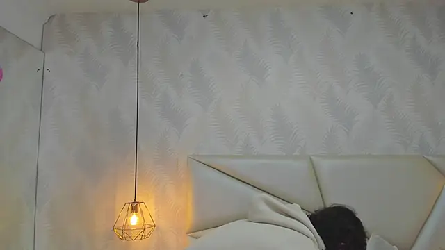 Snapshot of laurettedela_rouse chatting on 11/12/25, 10:37 laurettedela rouse online show from 11/12/25, 10:37