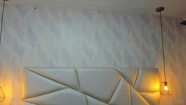 Snapshot of laurettedela_rouse chatting on 11/22/25, 11:09 laurettedela rouse online show from 11/22/25, 11:09