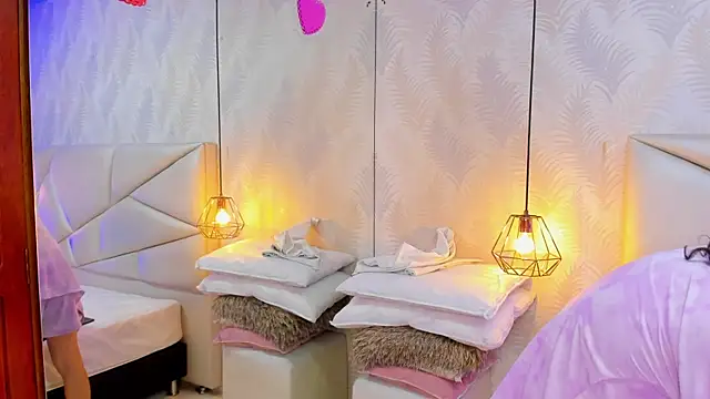 Snapshot of laurettedela_rouse chatting on 12/03/25, 10:57 laurettedela rouse online show from 12/03/25, 10:57