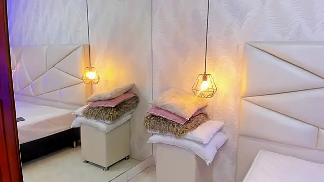 Snapshot of laurettedela_rouse chatting on 12/14/25, 09:58 laurettedela rouse online show from 12/14/25, 09:58