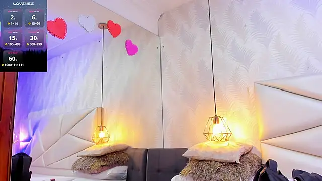 Snapshot of laurettedela_rouse chatting on 12/15/25, 10:41 laurettedela rouse online show from 12/15/25, 10:41