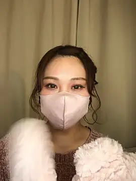 Snapshot of reika33 chatting on 11/18/25, 10:20 reika33 online show from 11/18/25, 10:20