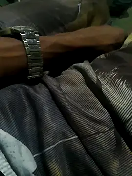 Snapshot of m-a-g-n-a-t-a chatting on 04/23/26, 02:46 m-a-g-n-a-t-a online show from 04/23/26, 02:46