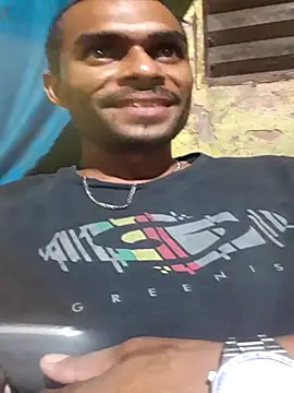Snapshot of m-a-g-n-a-t-a chatting on 05/09/26, 12:38 m-a-g-n-a-t-a online show from 05/09/26, 12:38