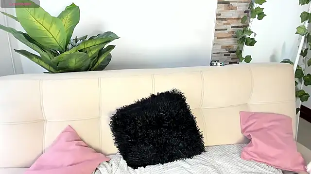 Evelyn R  online show from 04/18/26, 09:26