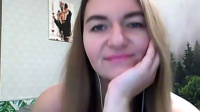 Snapshot of CandyOLimeX chatting on 12/04/25, 09:01 CandyOLimeX online show from 12/04/25, 09:01