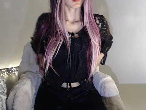 Snapshot of Elyara- chatting on 03/03/26, 11:16 Elyara- online show from 03/03/26, 11:16