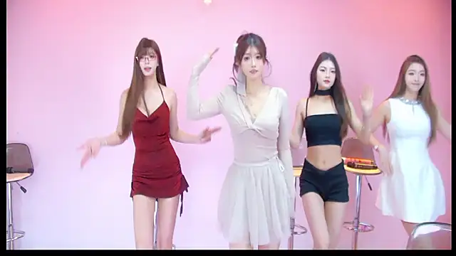 Snapshot of DX-003 chatting on 03/13/26, 11:17 DX-003 online show from 03/13/26, 11:17