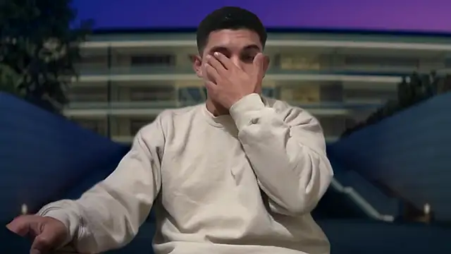 Snapshot of MikeLove222 chatting on 11/01/25, 11:34 MikeLove222 online show from 11/01/25, 11:34