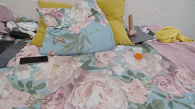 Snapshot of ksenia_444 chatting on 02/07/26, 05:22 ksenia 444 online show from 02/07/26, 05:22