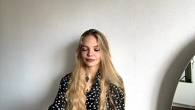 Snapshot of SweetAmelia69 chatting on 11/04/25, 06:12 SweetAmelia69 online show from 11/04/25, 06:12