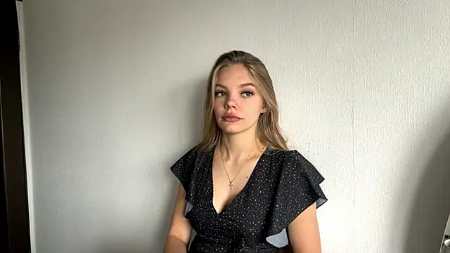 Snapshot of SweetAmelia69 chatting on 11/05/25, 06:02 SweetAmelia69 online show from 11/05/25, 06:02