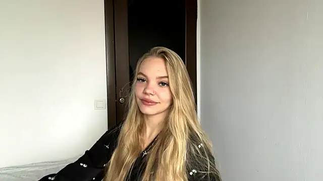 Snapshot of SweetAmelia69 chatting on 11/06/25, 05:52 SweetAmelia69 online show from 11/06/25, 05:52