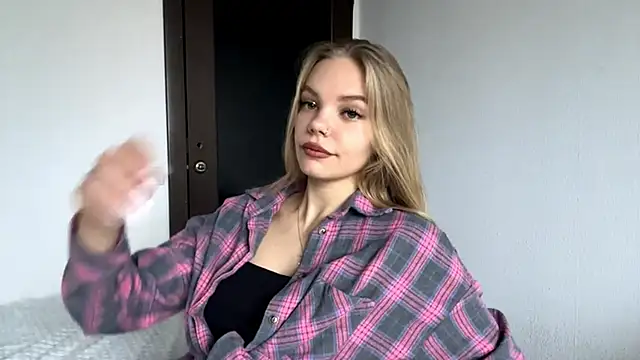 Snapshot of SweetAmelia69 chatting on 11/13/25, 06:01 SweetAmelia69 online show from 11/13/25, 06:01