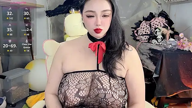 Snapshot of Yahoo-666 chatting on 11/19/25, 05:24 Yahoo-666 online show from 11/19/25, 05:24