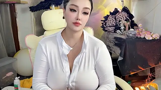 Snapshot of Yahoo-666 chatting on 11/21/25, 06:06 Yahoo-666 online show from 11/21/25, 06:06