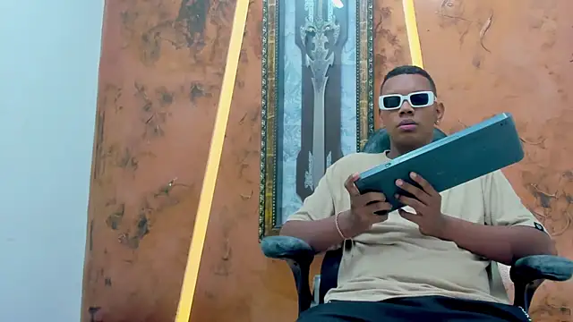 Snapshot of the_hot_boy0 chatting on 11/10/25, 11:53 the hot boy0 online show from 11/10/25, 11:53