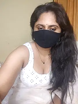 Snapshot of mouni499 chatting on 06/15/26, 04:53 mouni499 online show from 06/15/26, 04:53