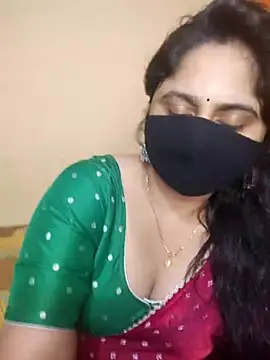 Snapshot of mouni499 chatting on 07/07/26, 10:30 mouni499 online show from 07/07/26, 10:30