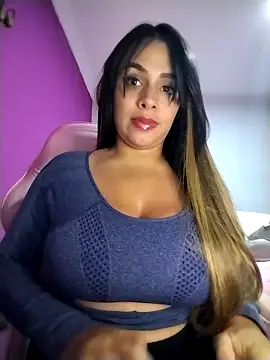 Snapshot of AngelsCouple- chatting on 04/29/26, 04:05 AngelsCouple- online show from 04/29/26, 04:05