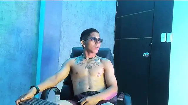 Snapshot of soy_Aron chatting on 11/07/25, 07:47 soy Aron online show from 11/07/25, 07:47