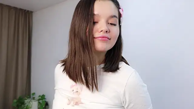 Snapshot of Xo_Laura chatting on 11/05/25, 08:36 Xo Laura online show from 11/05/25, 08:36