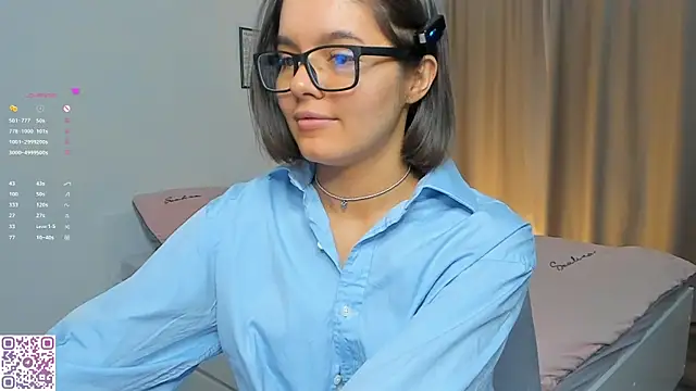 Snapshot of Xo_Laura chatting on 01/18/26, 03:32 Xo Laura online show from 01/18/26, 03:32