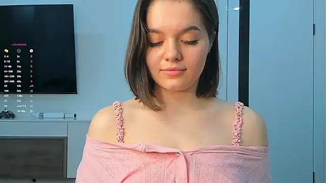 Snapshot of Xo_Laura chatting on 04/12/26, 08:14 Xo Laura online show from 04/12/26, 08:14