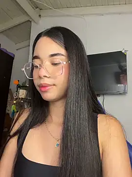 Snapshot of Milleradhara24 chatting on 02/20/26, 01:13 Milleradhara24 online show from 02/20/26, 01:13