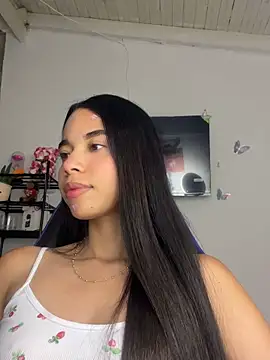 Snapshot of Milleradhara24 chatting on 02/22/26, 03:40 Milleradhara24 online show from 02/22/26, 03:40