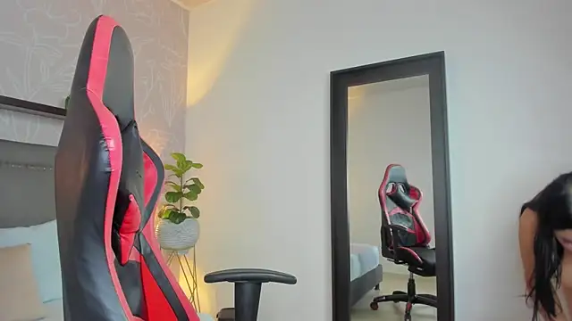 shanel smithh online show from 11/17/25, 12:55