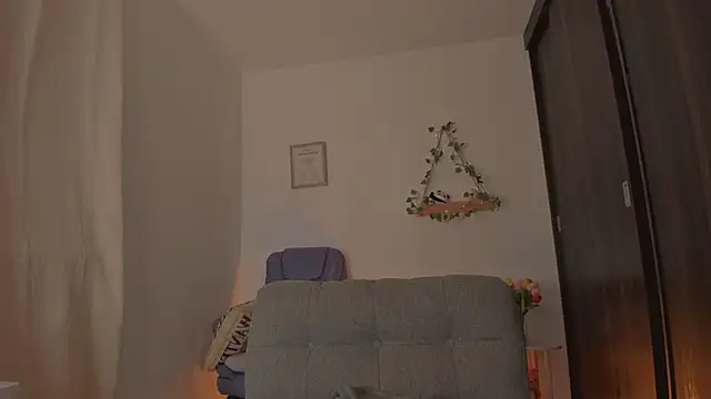 Snapshot of bergmanamii chatting on 04/21/26, 01:42 bergmanamii online show from 04/21/26, 01:42