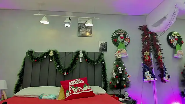 maddy  moon online show from 12/20/25, 04:30