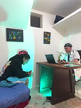 Snapshot of Nick_orion chatting on 12/18/25, 04:40 Nick orion online show from 12/18/25, 04:40