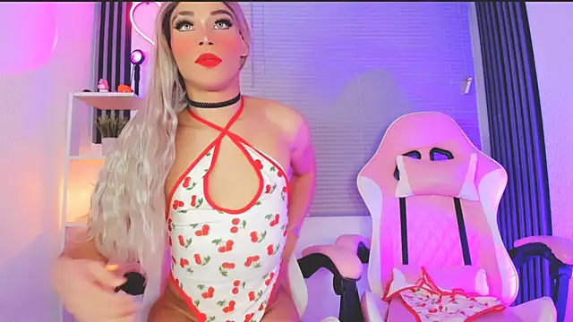 Snapshot of HallieAnnie chatting on 11/20/25, 02:12 HallieAnnie online show from 11/20/25, 02:12