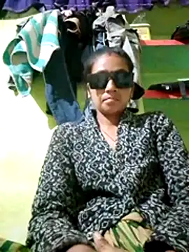 Snapshot of Sexy_monikah chatting on 12/15/25, 03:27 Sexy monikah online show from 12/15/25, 03:27